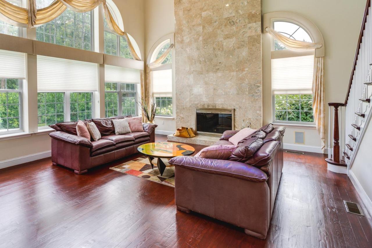 Centrally Located Family Home With Pool Harleysville Exterior photo