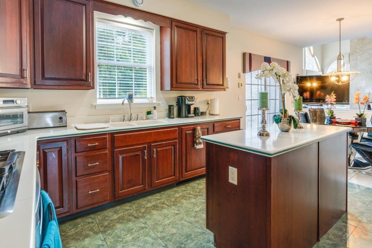 Centrally Located Family Home With Pool Harleysville Exterior photo