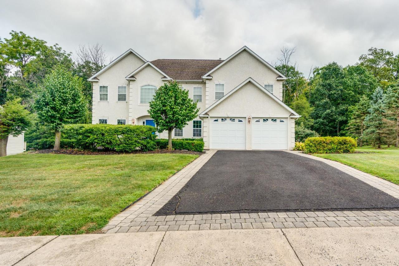 Centrally Located Family Home With Pool Harleysville Exterior photo